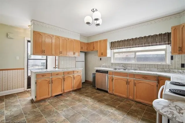 Additional image 11 of 34 Reid Ave