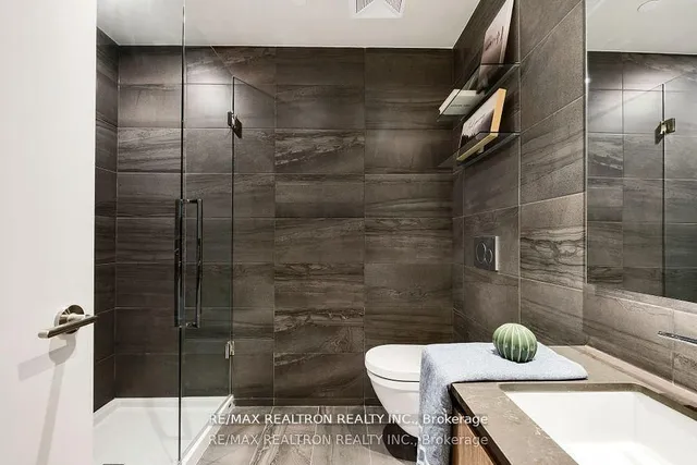 Additional image 13 of 81 Wellesley St Unit 1806