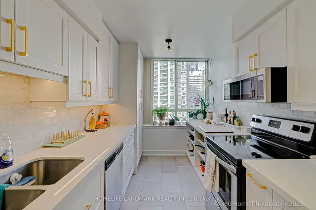 Additional image 13 of 633 Bay St Unit 1703