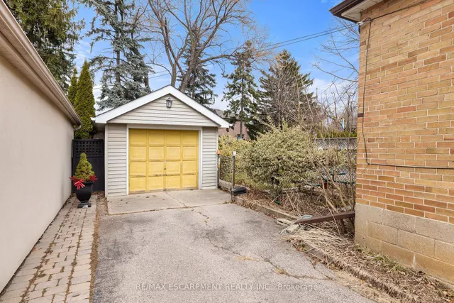 Additional image 40 of 3908 Bloor St