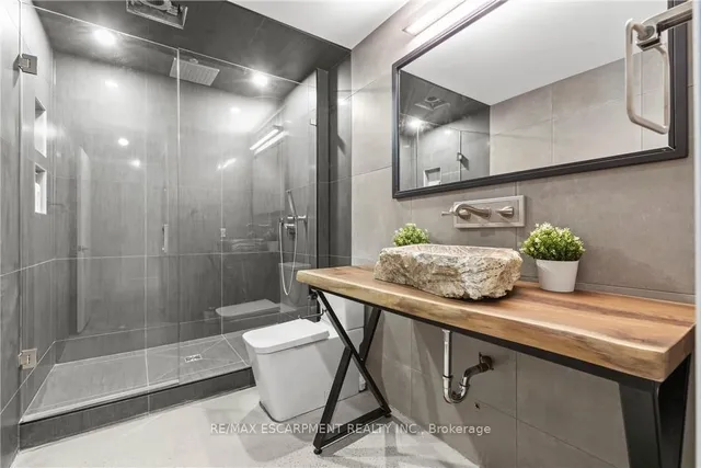 Additional image 19 of 66 Bay St Unit 105