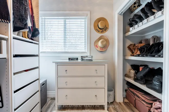 Additional image 28 of 925 Garth St