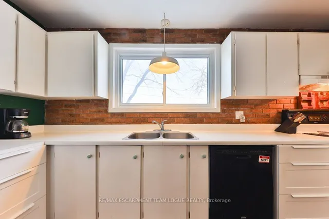 Additional image 15 of 1292 Elgin Cres