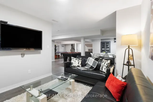 Additional image 43 of 12 Moorcroft Pl