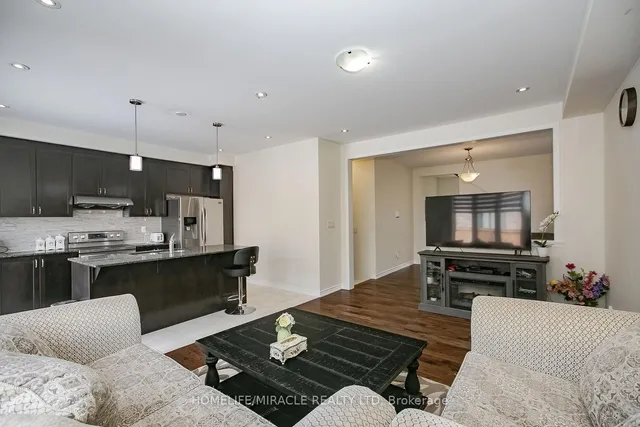 Additional image 15 of 5 Emily St