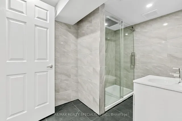 Additional image 32 of 21 Parkend Ave