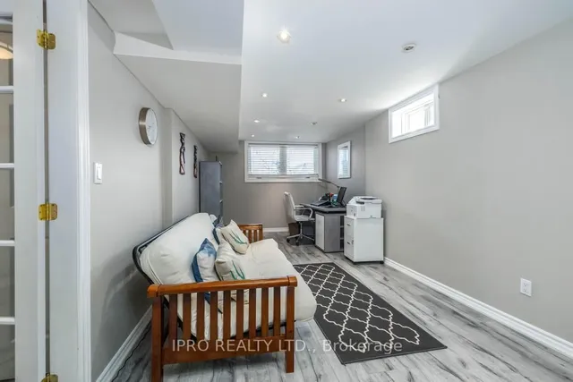 Additional image 31 of 62 Masters Green Cres