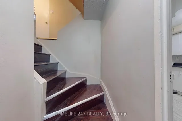 Additional image 28 of 38 Deanscroft Sq