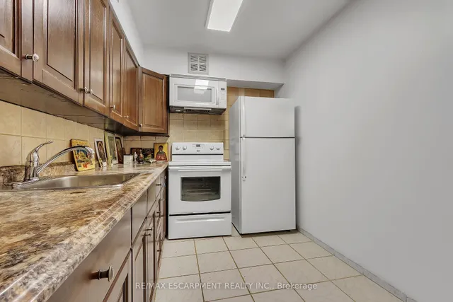 Additional image 16 of 24 Southport St Unit 756