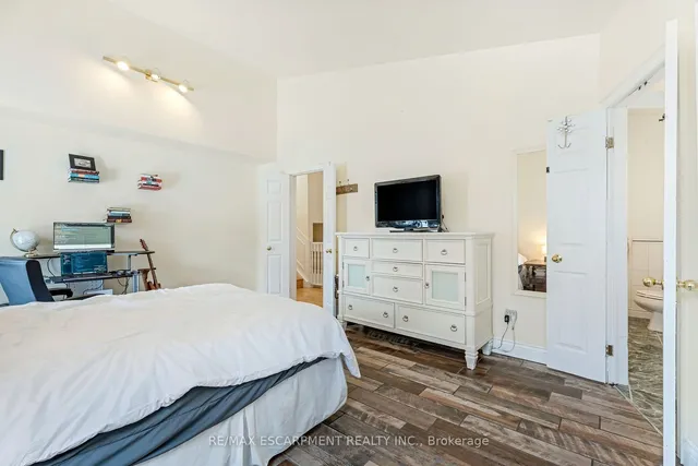 Additional image 22 of 6 ARCADE Cres