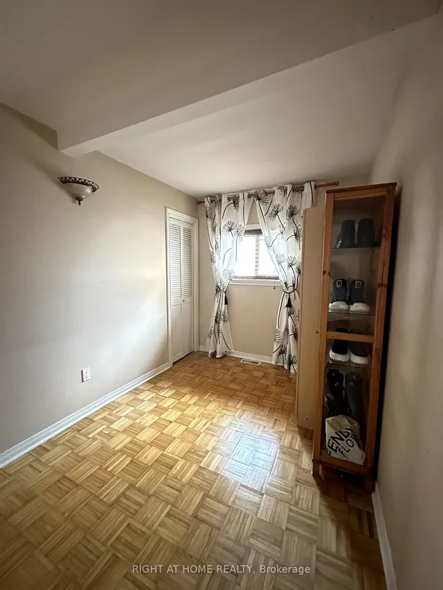 Additional image 19 of 28 Huntington Ave