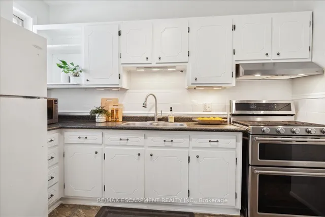 Additional image 10 of 100 Balmoral Ave