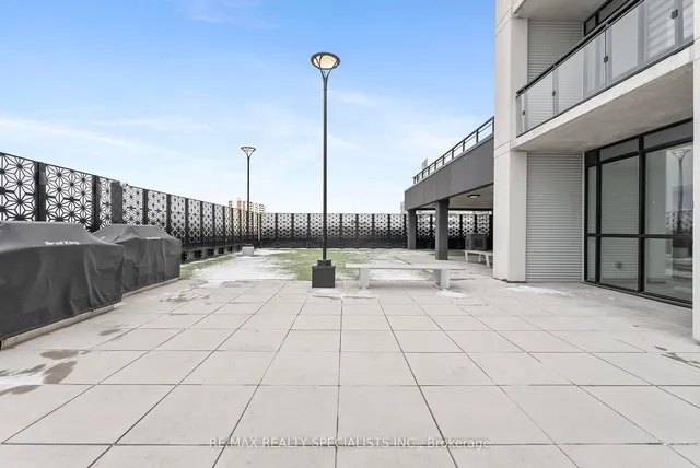 Additional image 27 of 60 Charles St W St Unit 308