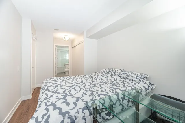 Additional image 18 of 29 Singer Crt Unit 503