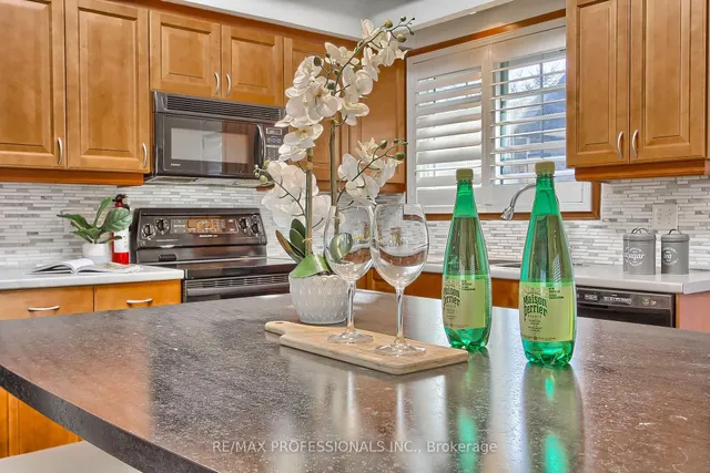 Additional image 19 of 425 CANTERBURY Cres