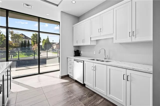 Additional image 43 of 30 Hamilton Street South Unit 703