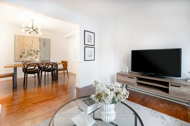 Additional image 10 of 572 Roehampton Ave