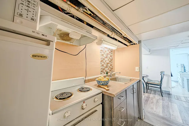 Additional image 33 of 882 Weston Rd