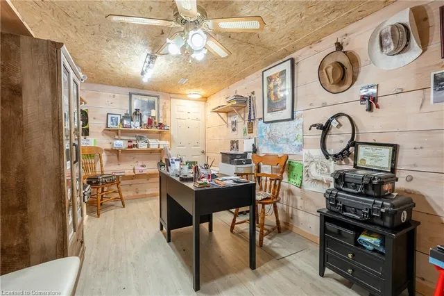 Additional image 33 of 46 Vesper Crt