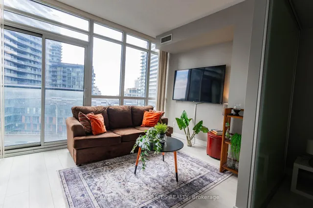 Additional image 11 of 169 Fort York Blvd Unit 920