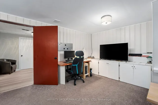 Additional image 35 of 28 Landfair Cres