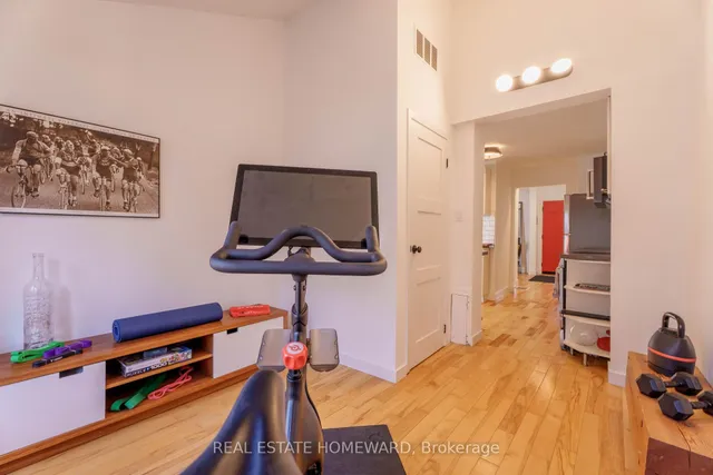 Additional image 17 of 98 Edwin Ave