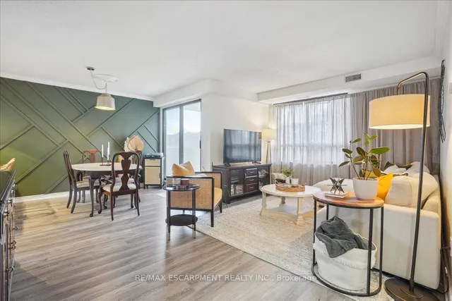 Additional image 3 of 432 Main St Unit 504