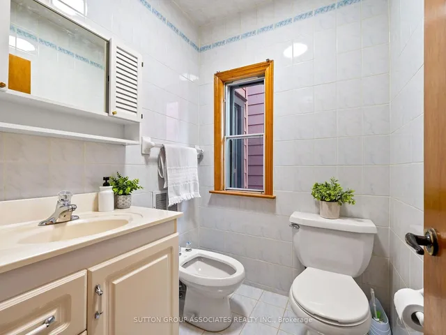 Additional image 19 of 696 Crawford St