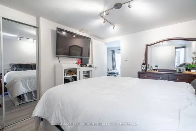 Additional image 18 of 141 Catharine St Unit 103