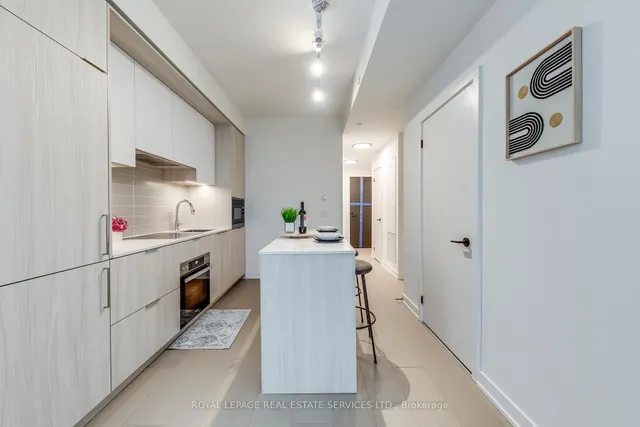 Additional image 8 of 123 Portland St Unit 1004