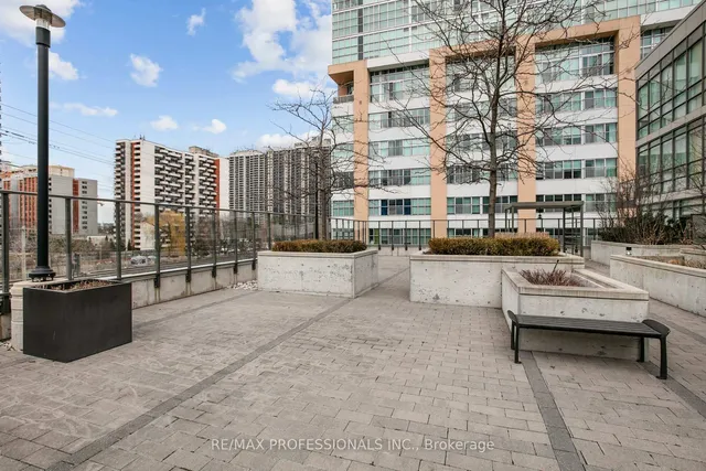 8 Fieldway Rd Unit 303