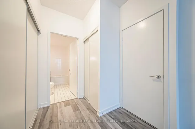 Additional image 32 of 33 Singer Crt Unit 2910