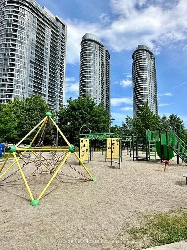 Additional image 27 of 275 Village Green Sq Unit 2820