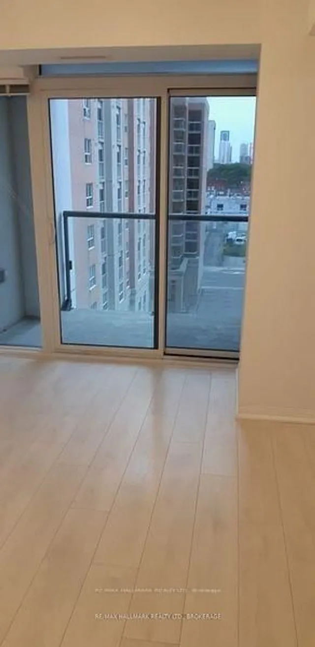 Additional image 7 of 400 Adelaide St Unit 815