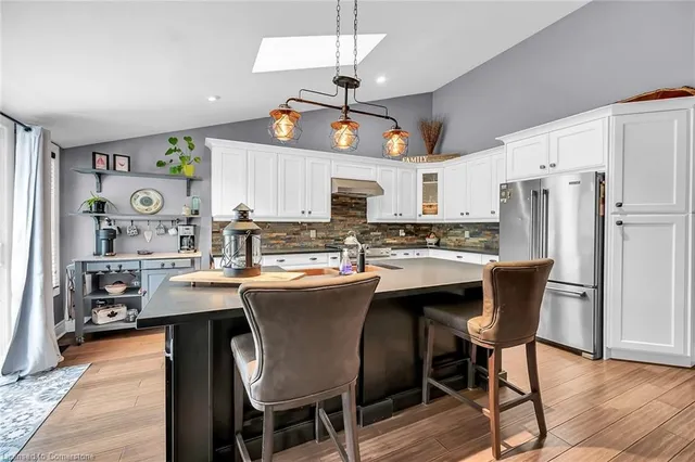 Additional image 5 of 3 Magenta Crt