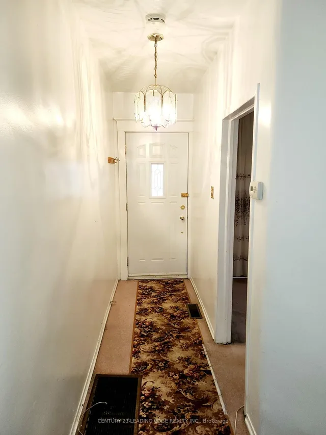 Additional image 35 of 635 Coxwell Ave