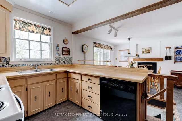 Additional image 16 of 847 FOREST GLEN Ave