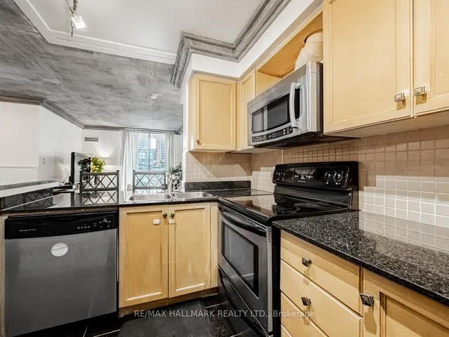 Additional image 4 of 323 Richmond St Unit 908