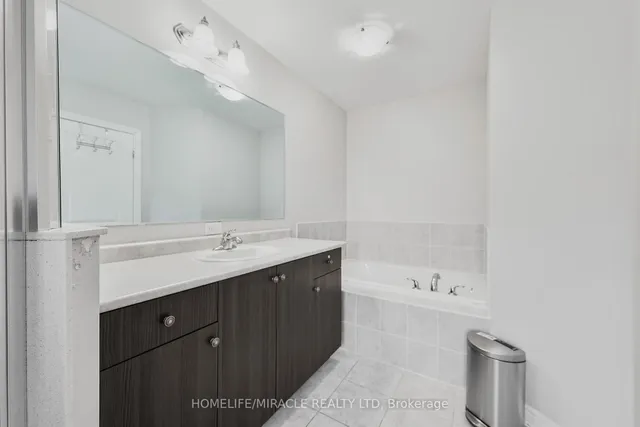 Additional image 30 of 34 Bernadino St