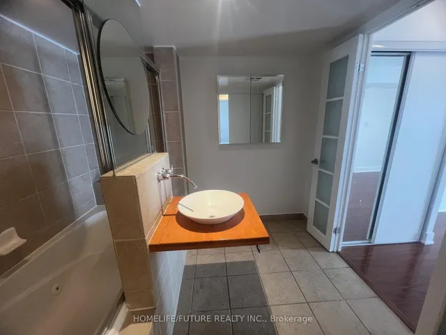 Additional image 23 of 550 Queens Quay Unit 1022