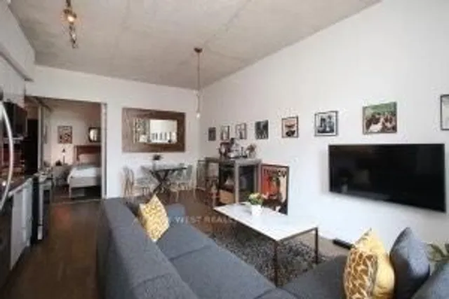 Additional image 11 of 2 Gladstone Ave Unit 403