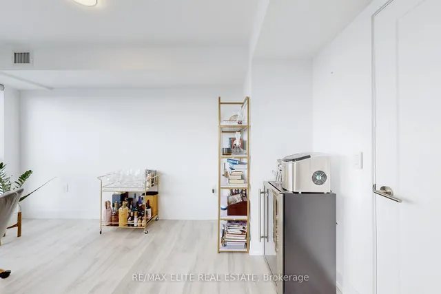 Additional image 15 of 585 Bloor St Unit 2418