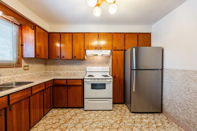 Additional image 11 of 16 Gatineau Dr