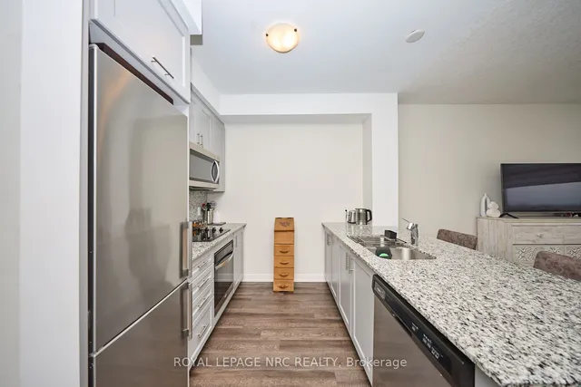 Additional image 7 of 600 North Service Rd Unit 415