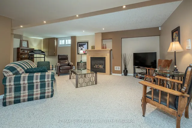 Additional image 24 of 900 Doon Village Rd Unit 12