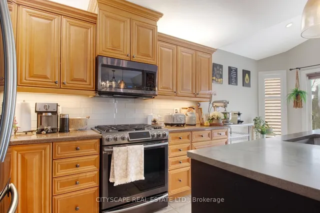 Additional image 17 of 11 Penfold Crt