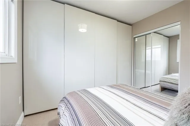 Additional image 30 of 46 Vesper Crt