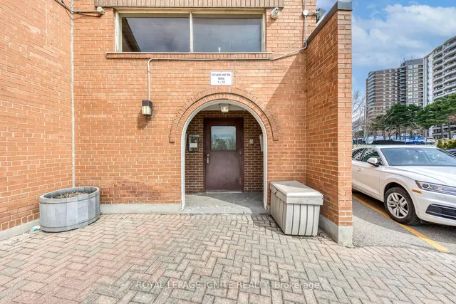 10 Leith Hill Rd Unit 4