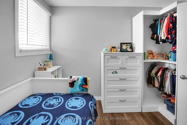 Additional image 26 of 52 Yorkdale Cres