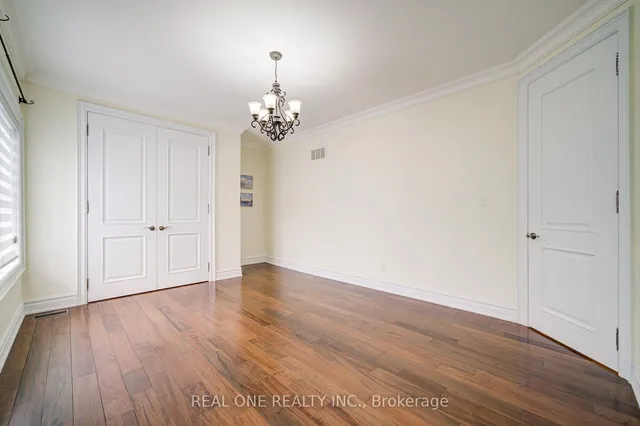 Additional image 32 of 210 Maplehurst Ave